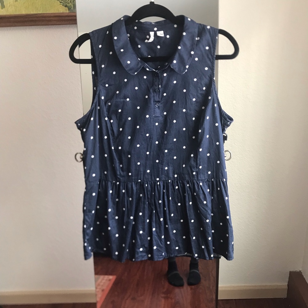 Elle navy peplum sleeveless collared white polka dot top Sz L